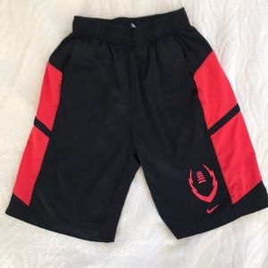 Boys Nike Dri-Fit shorts size M 🏈